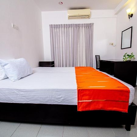 Asian House Hotel Colombo Exterior photo